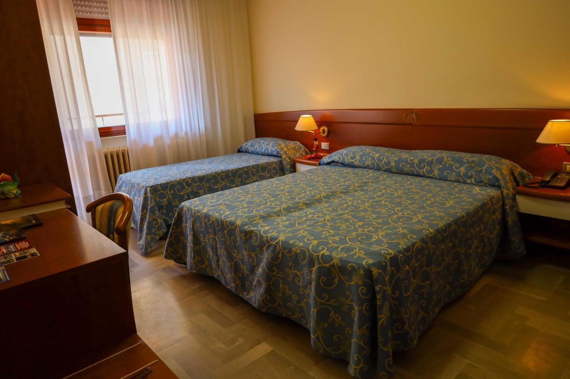 Easy Hotel Meryon Sottomarina Luaran gambar