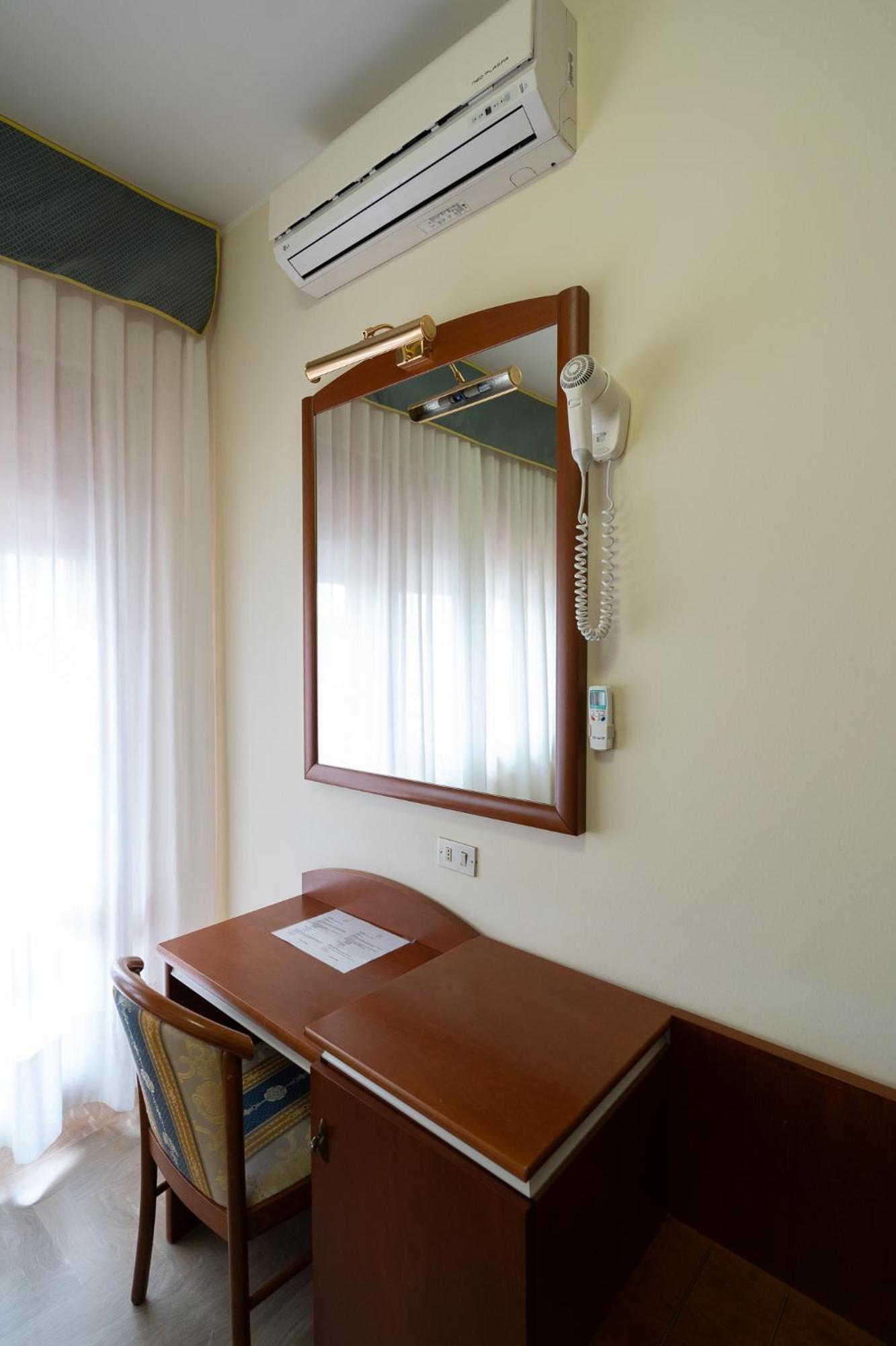 Easy Hotel Meryon Sottomarina Bilik gambar