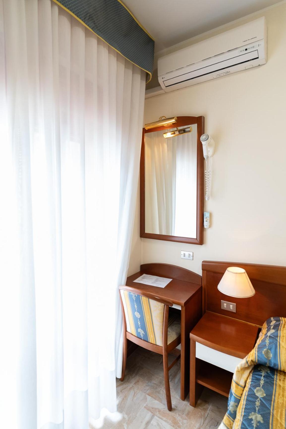 Easy Hotel Meryon Sottomarina Bilik gambar